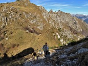 55 In discesa al Passo di Grialeggio (1690 m)